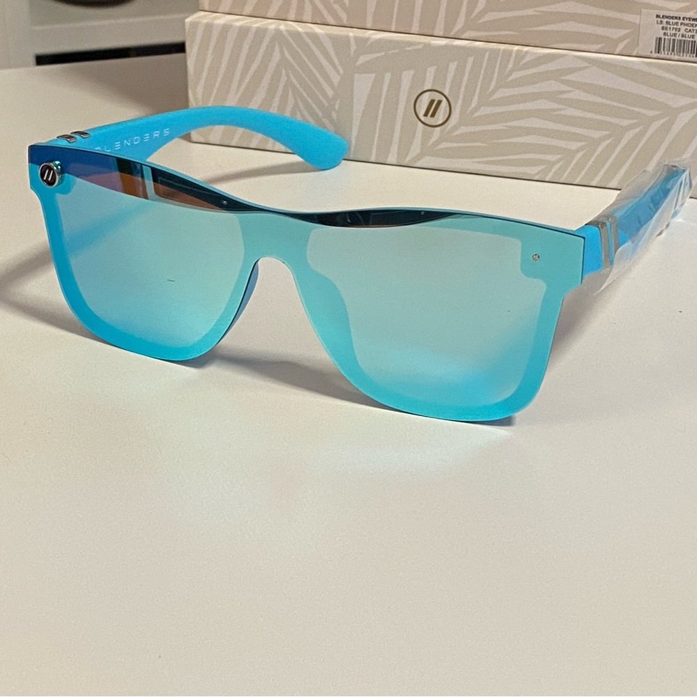 NIB Blenders Eyewear Blue Phoenix Sunglasses